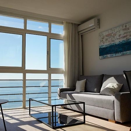 Beachfront Apartment Малага Экстерьер фото
