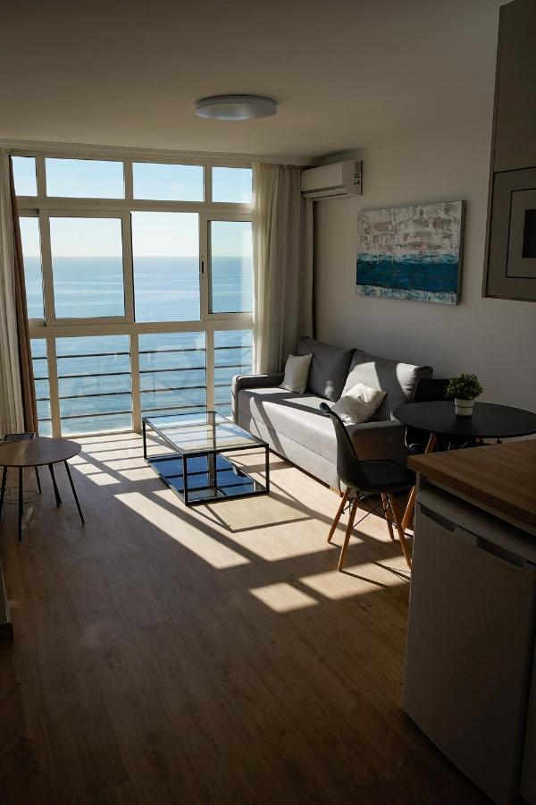 Beachfront Apartment Малага Экстерьер фото