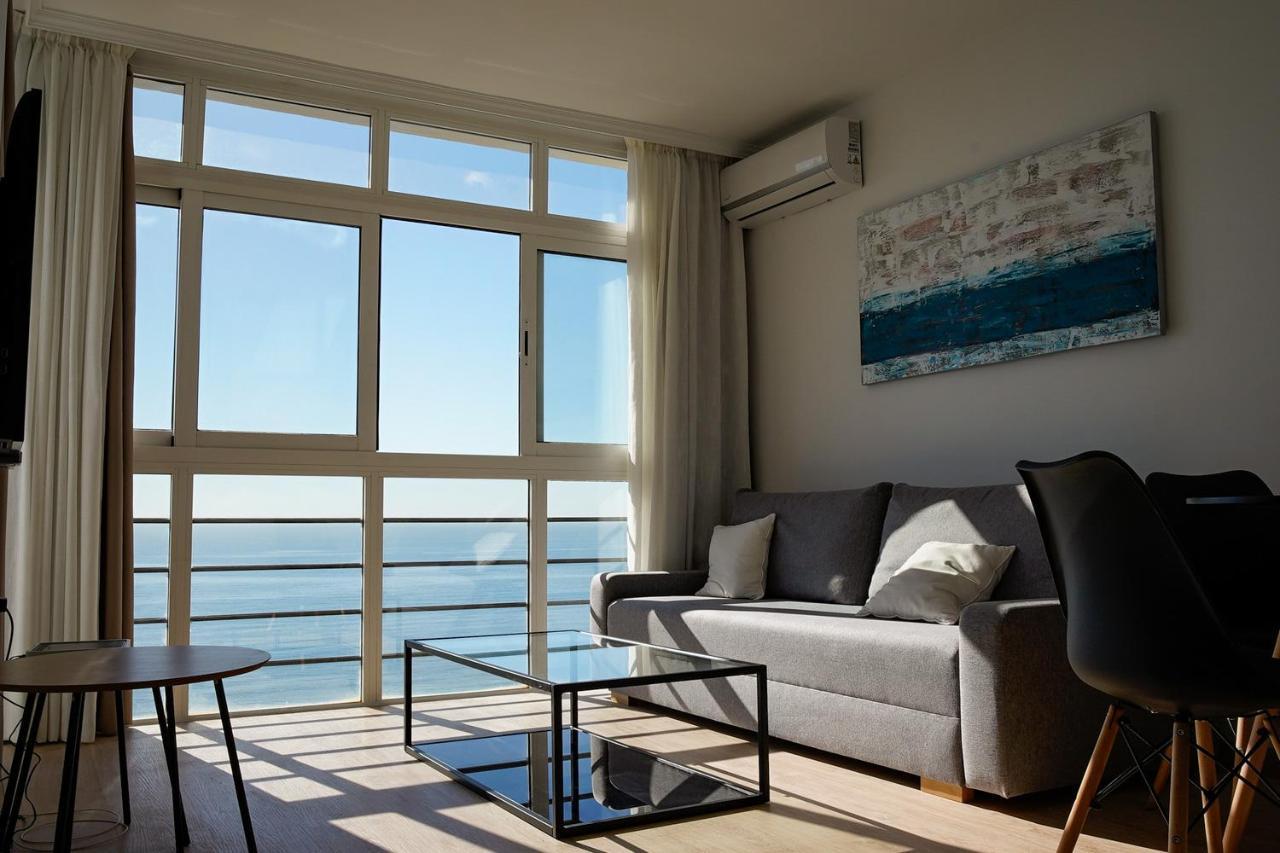 Beachfront Apartment Малага Экстерьер фото